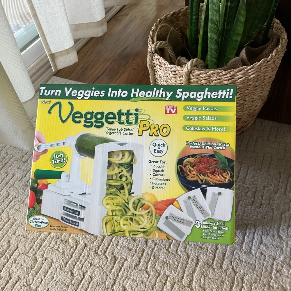 NWT Veggetti Pro Table-Top Spiral Vegetable Cutter